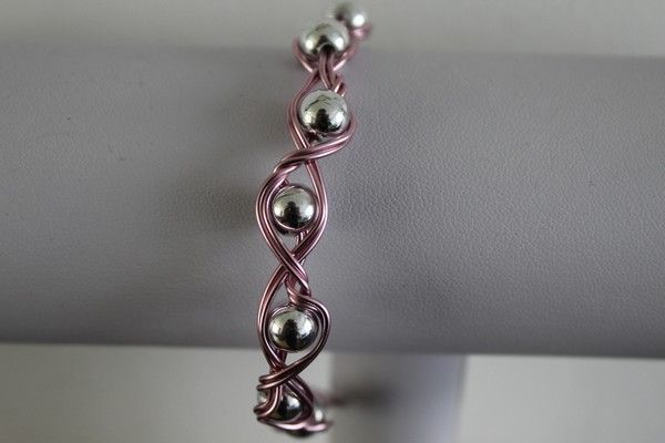 #Bracelet en fil d'aluminium argenté et perles nacrées