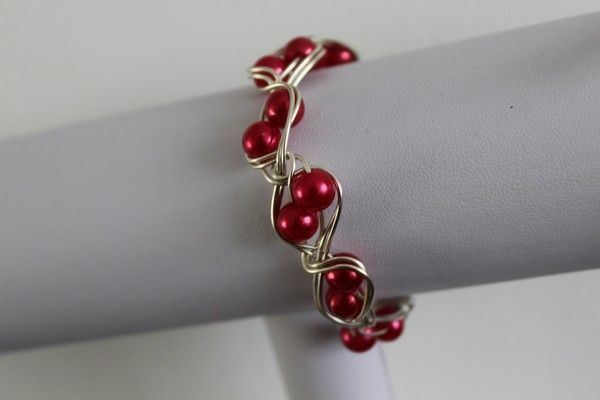 #Bracelet fantaisie en fil d'aluminium et perles - rouge