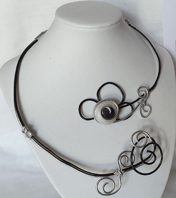 Collier fil d'alu noir & argent - Cabochon résine